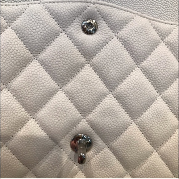 CHANEL Caviar leather Maxi - Picture 5 of 14